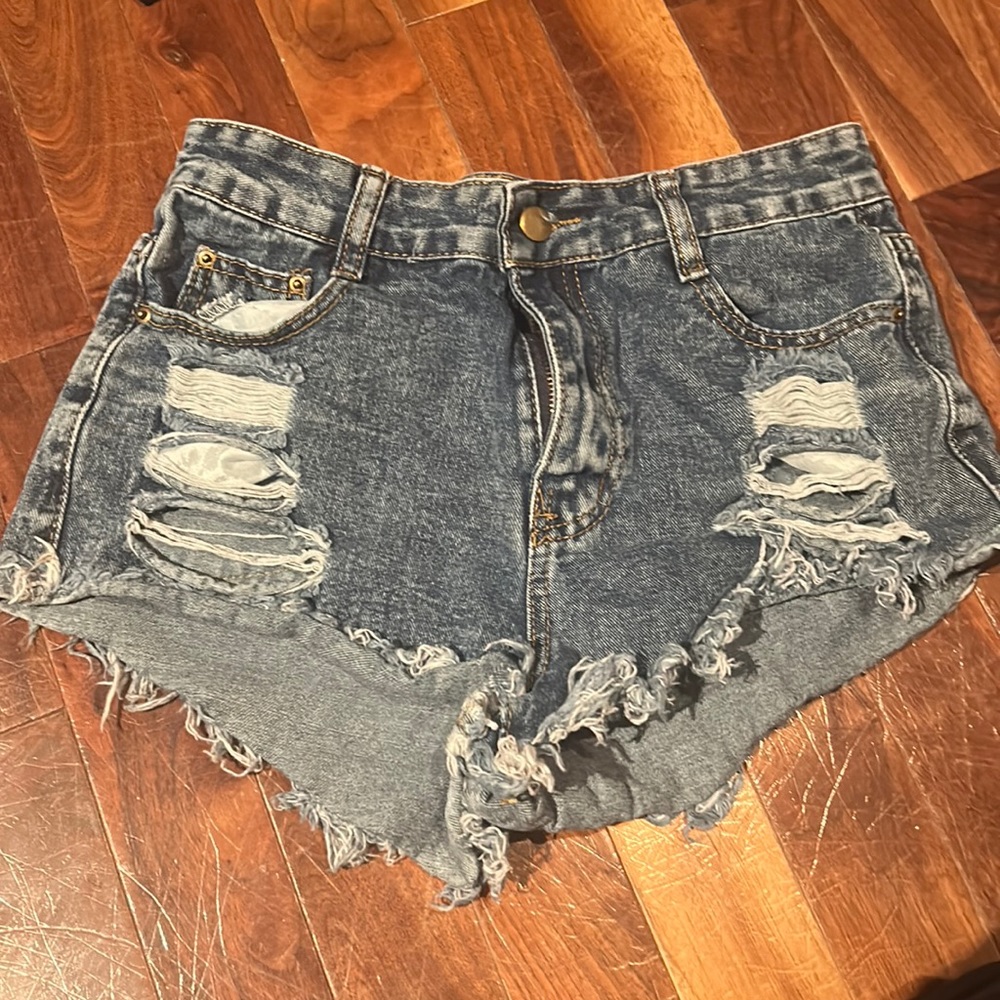 Size small jean shorts !